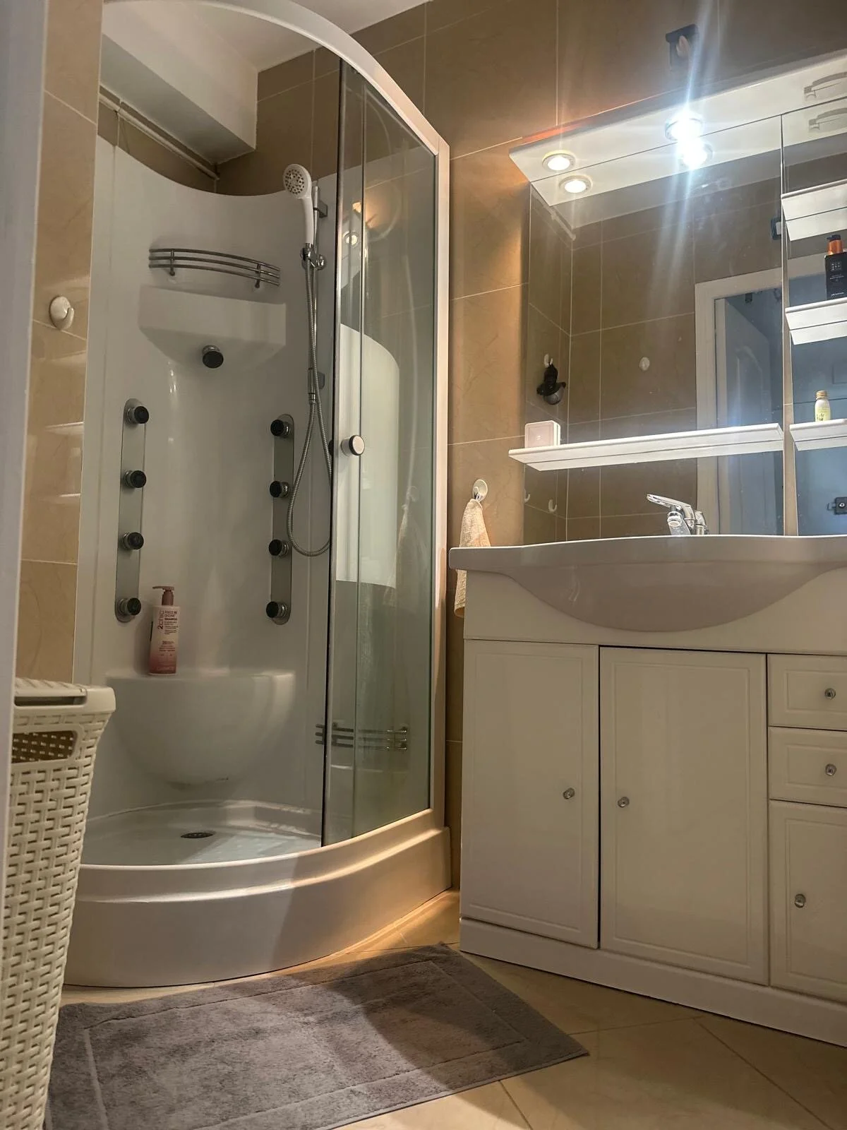2-Zimmer-Apartment Cannes mit Süd-Loggia – Badezimmer 2-Zimmer-Apartment Cannes mit Süd-Loggia – Badezimmer