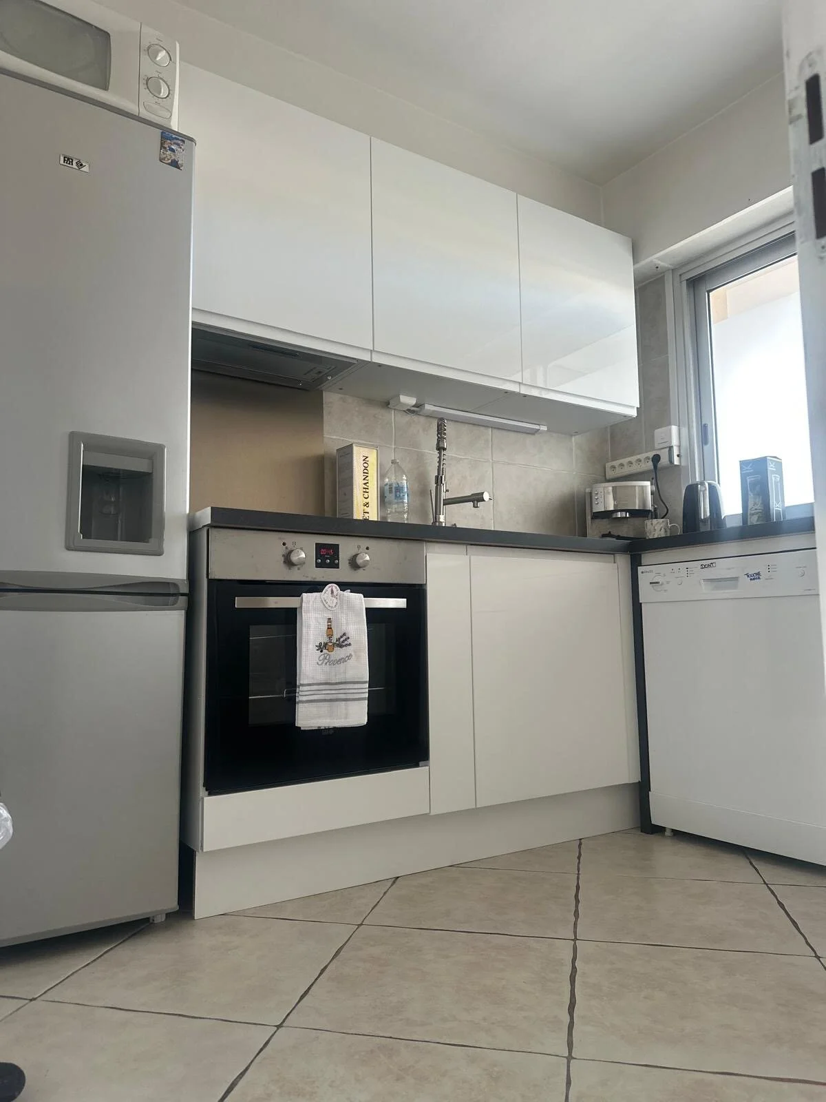 2-Zimmer-Apartment Cannes mit Süd-Loggia – Küche 2-Zimmer-Apartment Cannes mit Süd-Loggia – Küche
