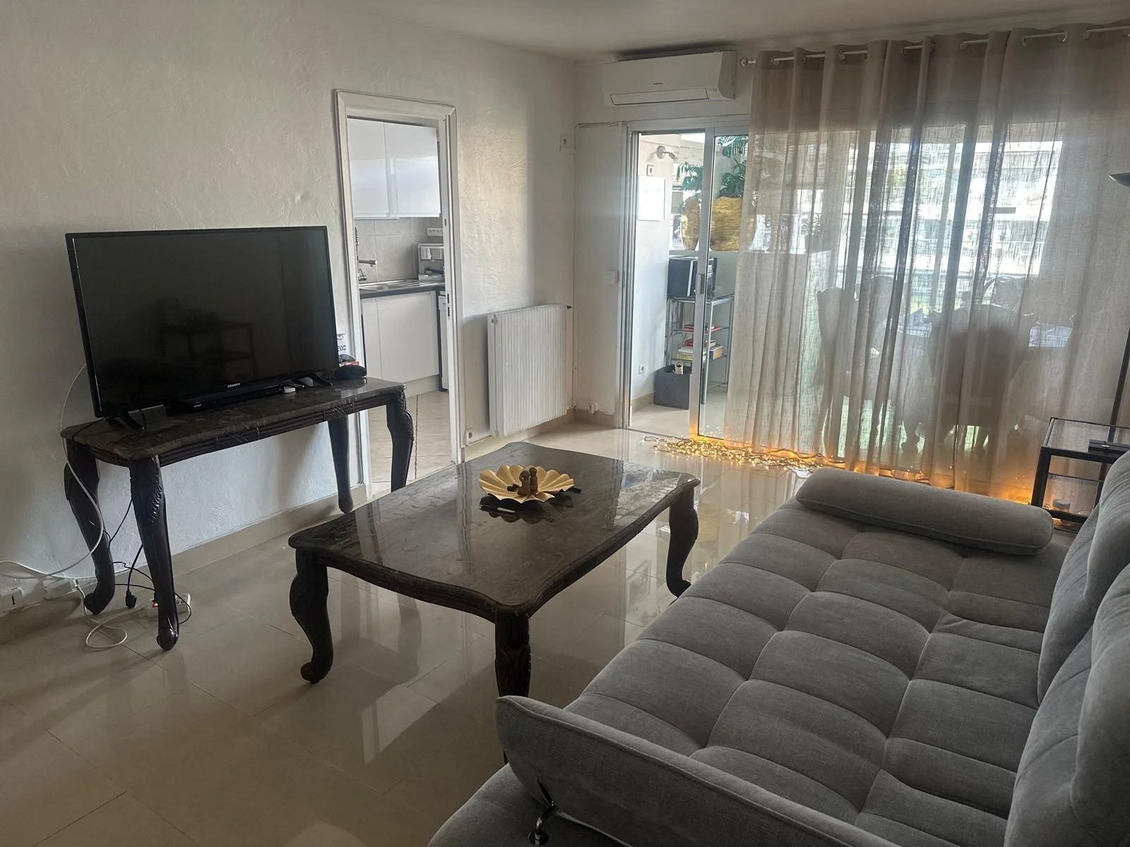 2-Zimmer-Apartment Cannes mit Süd-Loggia – Wohnbereich mit Loggia 2-Zimmer-Apartment Cannes mit Süd-Loggia – Wohnbereich mit Loggia