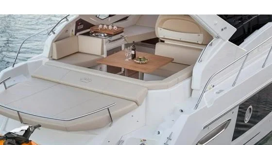 Cranchi M 44 HT – Cockpit und Achterdeck Cranchi M 44 HT – Cockpit und Achterdeck
