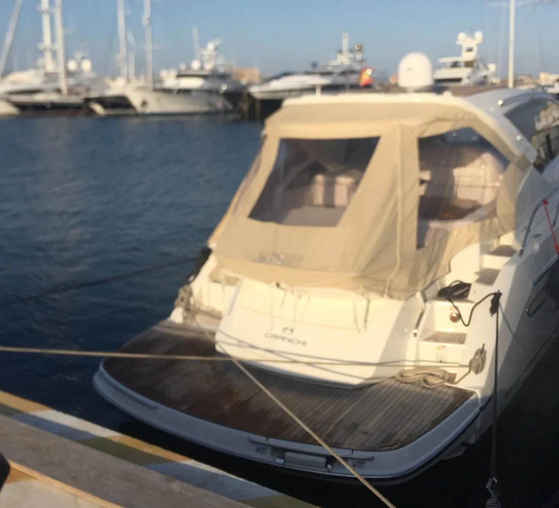 Cranchi M 44 HT kaufen – Heckansicht der Motoryacht Cranchi M 44 HT kaufen – Heckansicht der Motoryacht
