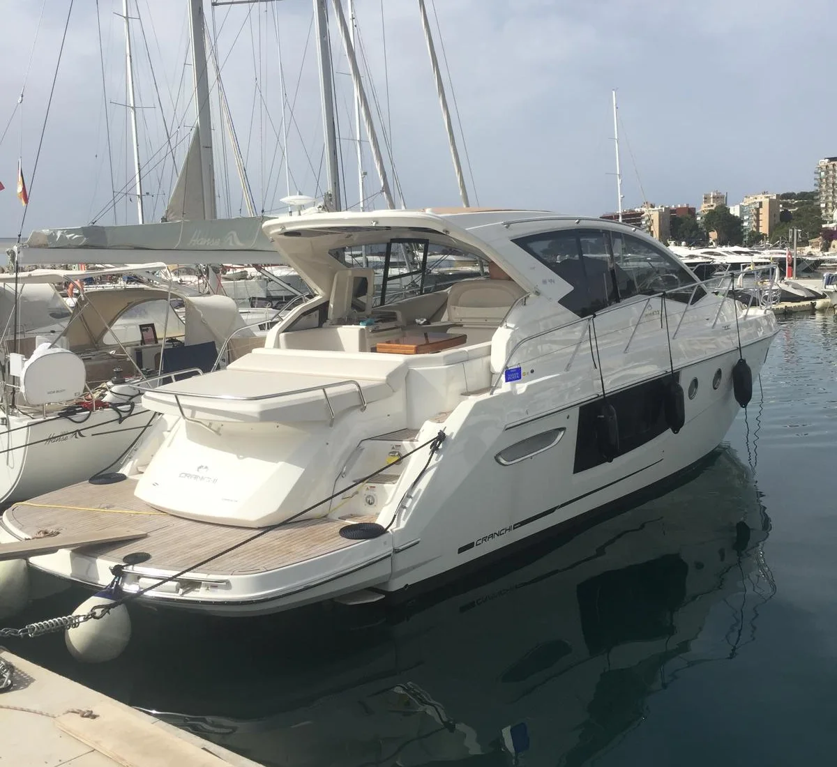 Cranchi M 44 HT – Seitenansicht der Motoryacht Cranchi M 44 HT – Seitenansicht der Motoryacht